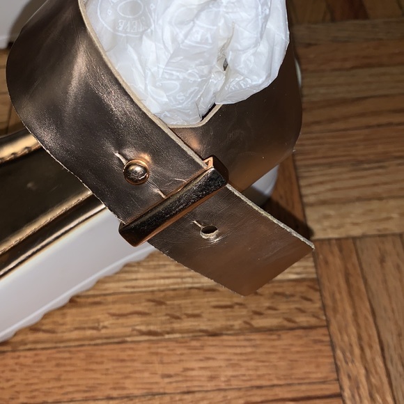 Steve Madden Has platform Sandals - Picture 5 of 13